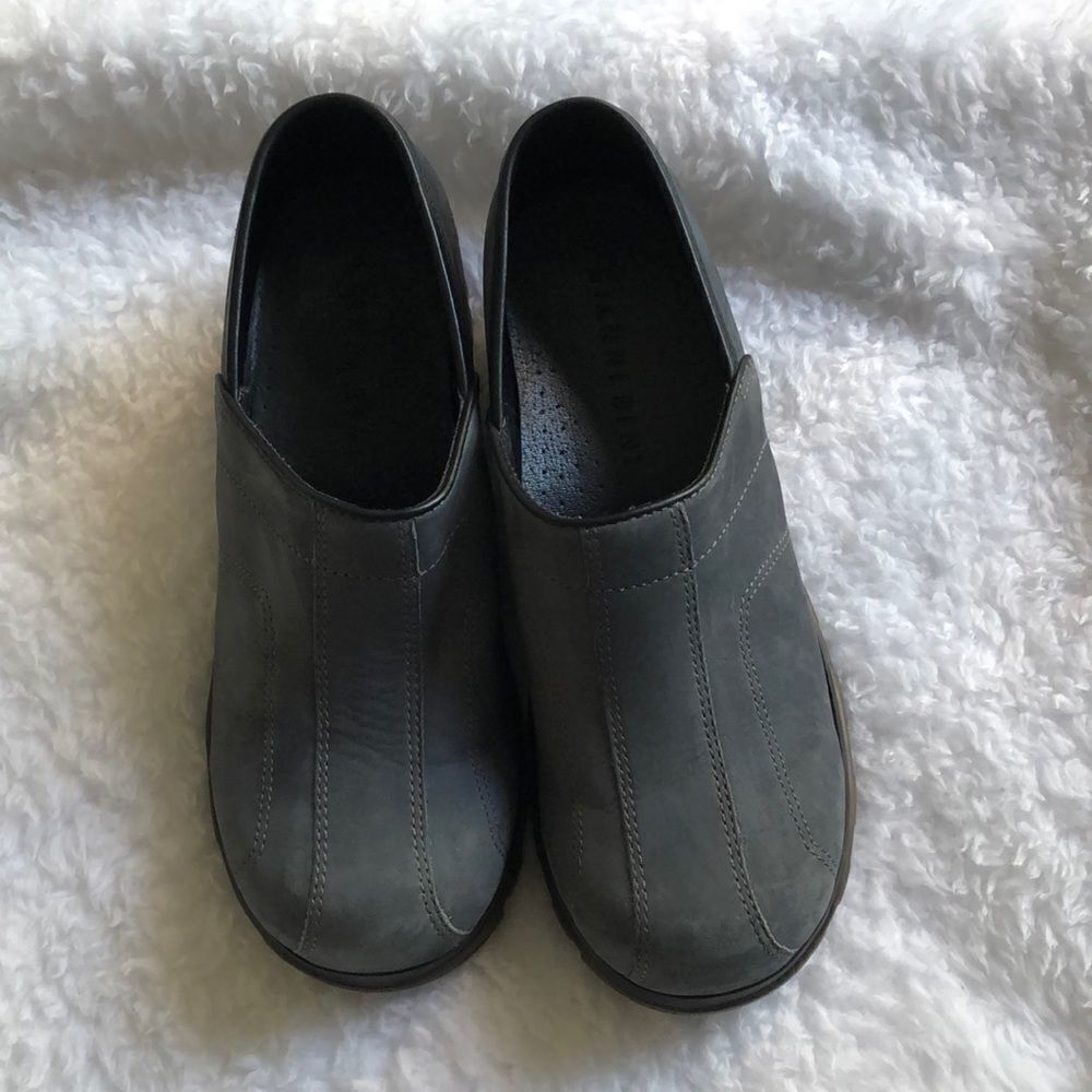 Gianni Bini Suede Clogs Size 8m GUC Blue